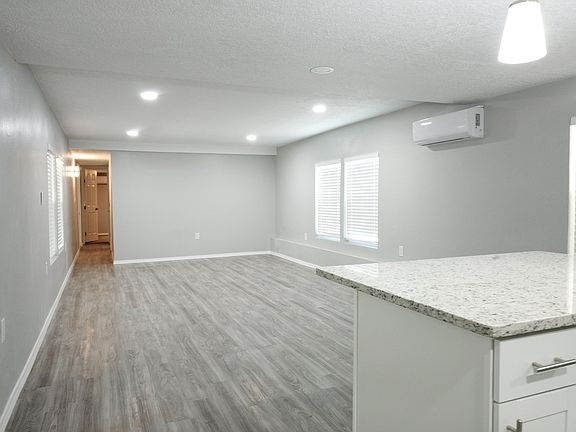 3rd image of 4916 Moore Cir