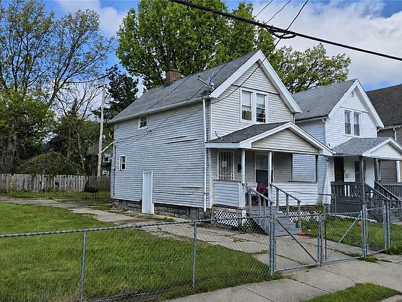 2nd image of 2048 W 105th St