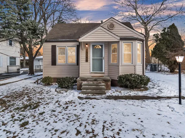 18540 Irving St, Livonia, MI 48152