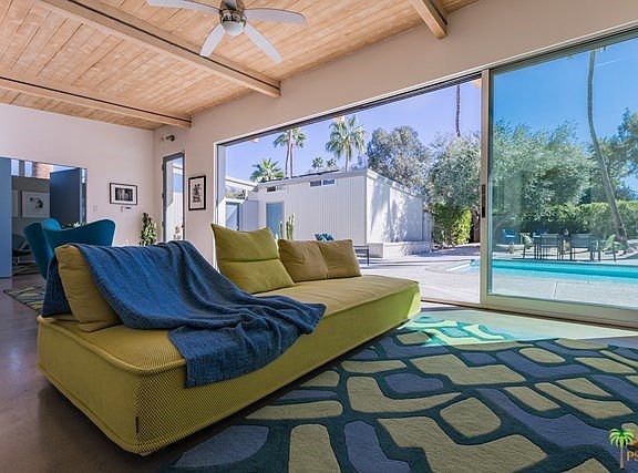 The house and outdoors become one upon opening tho