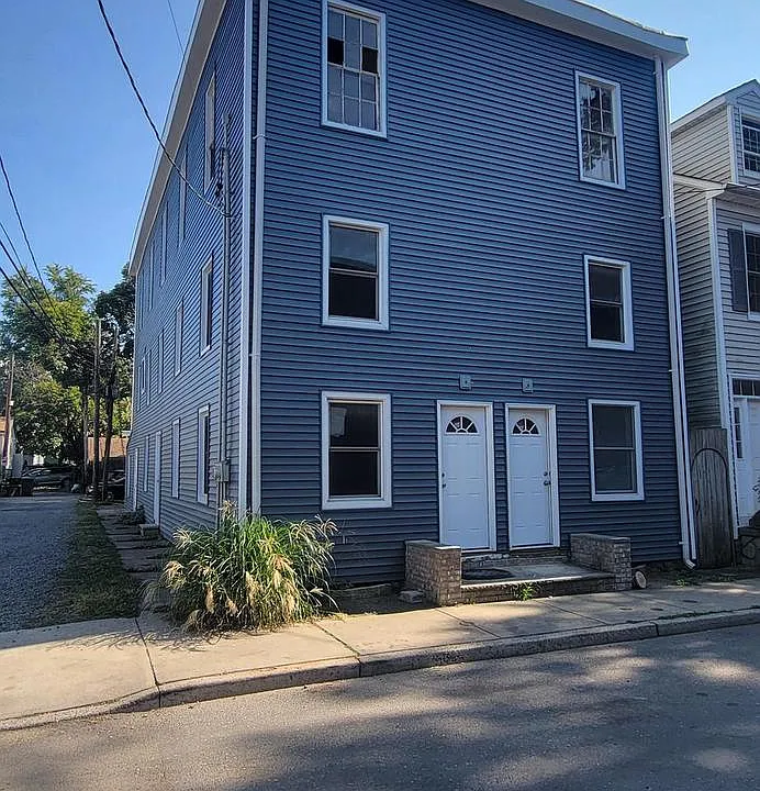 7 W Church St