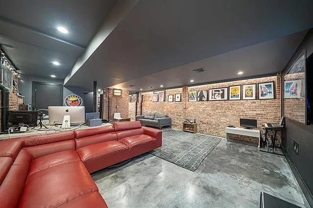 105 Fairview Ave — Photo 34