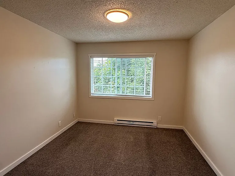 C2402 - Maple Court Apartments — Photo 24