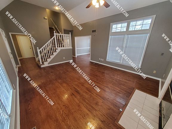 3rd image of 15810 Beverly St