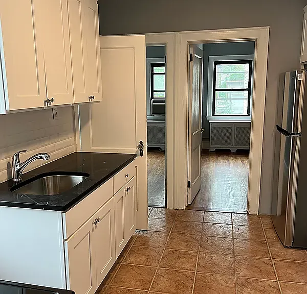 528 Forest Ave #1 — Photo 3