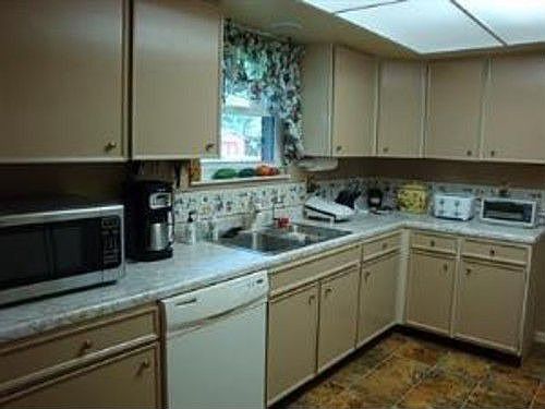 4th image of 3980 Willow Creek Dr
