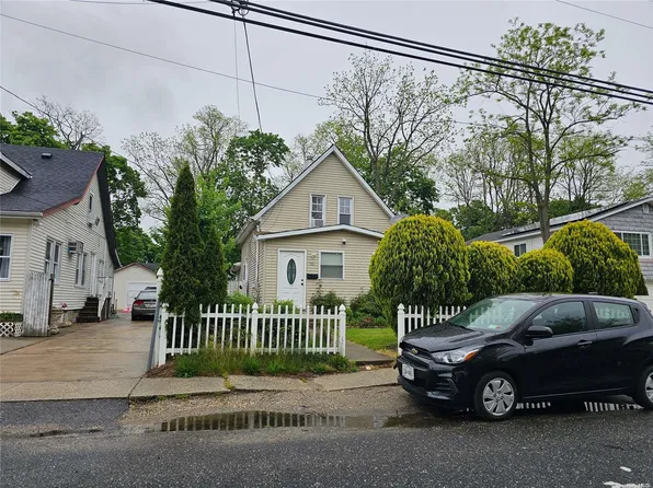116 Smith Street, Amityville, NY 11701