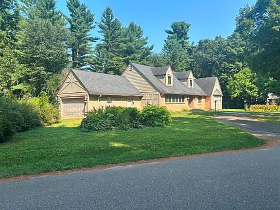 2nd image of 346 Heather Road