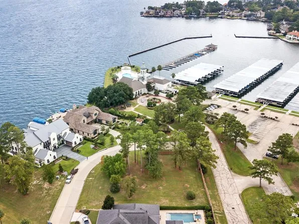 105 Bentwater Bay Dr, Montgomery, TX 77356