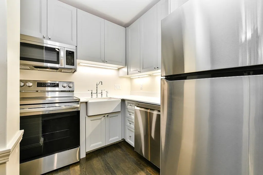 2 bed, 9999 sqft, $3,600 — Photo 1
