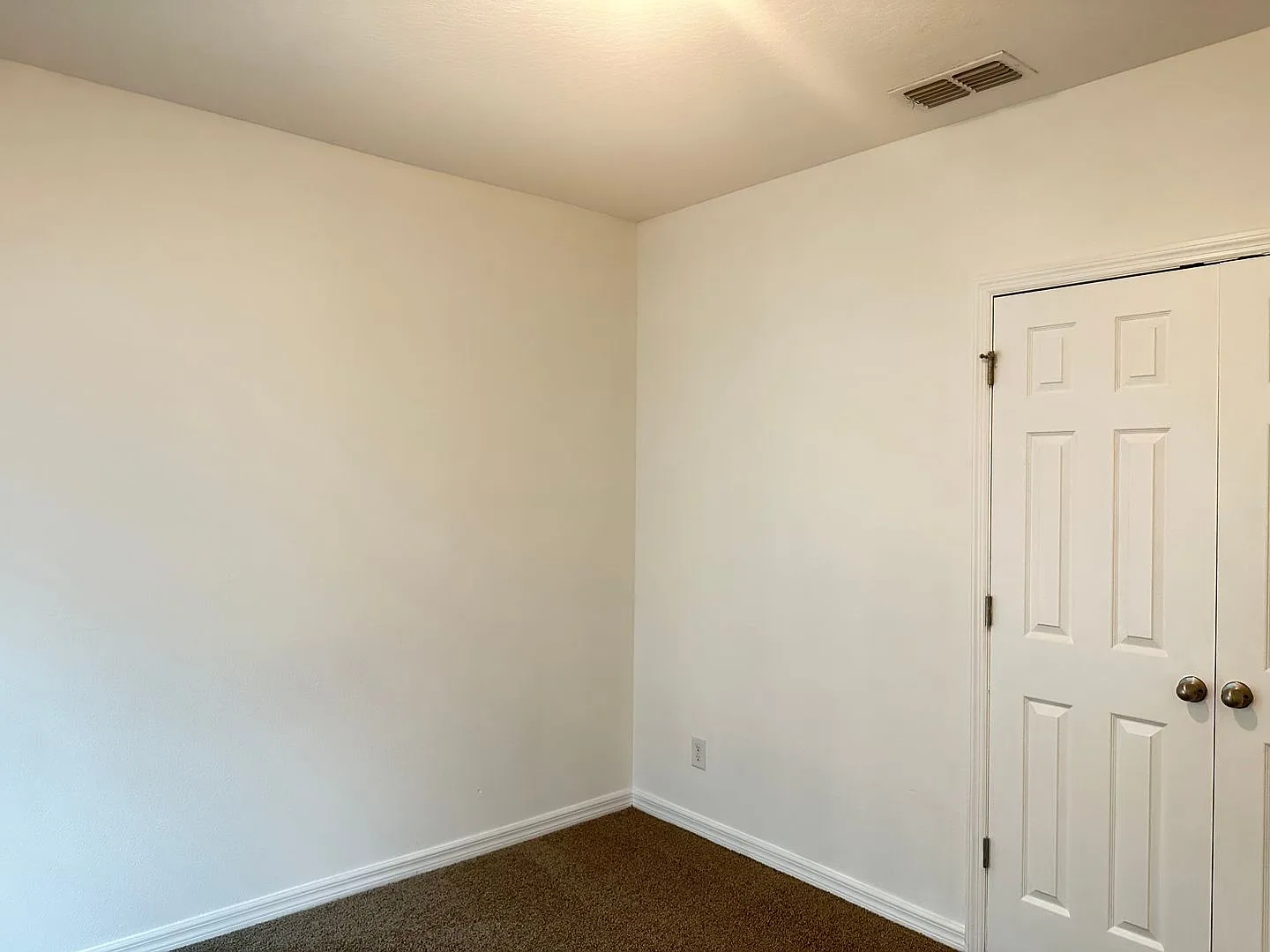 4 Bedroom 2 Bath Single Family Home 1927 Sq.Ft for rent at 477 Kestrel Dr. Groveland, FL. 34736. — Photo 2