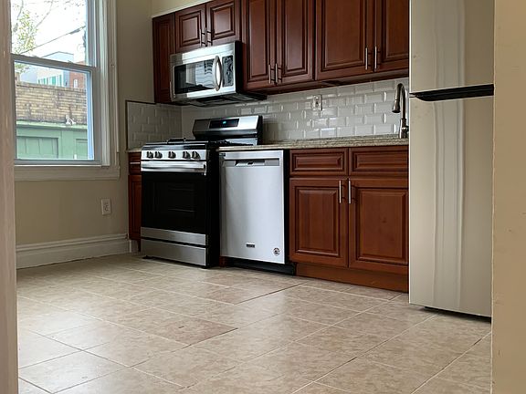 New appliances, including dishwasher. Stove has air fry feature.