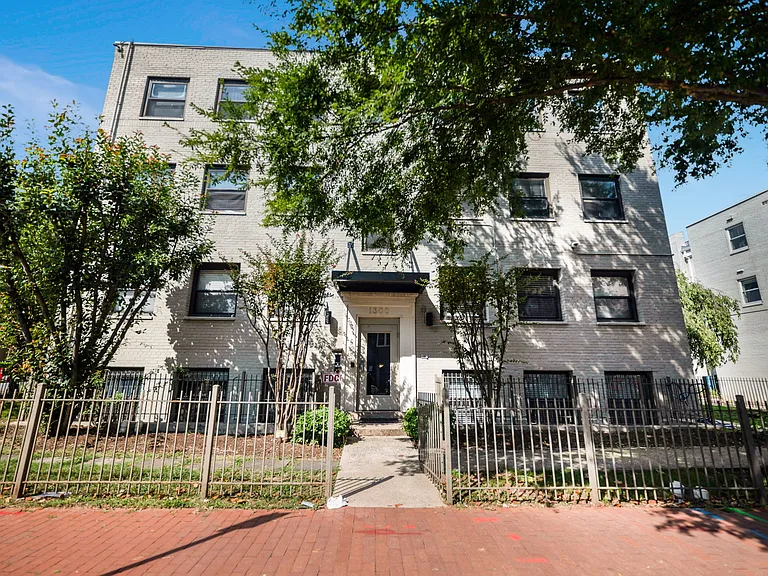 1300 K St SE #103 — Photo 24