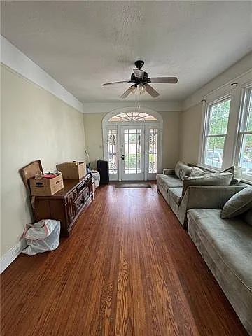 3 bed, 2.0 bath, 1100 sqft, $1,800 — Photo 3