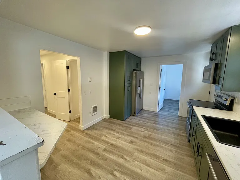 458 W 13th Ave #B — Photo 12