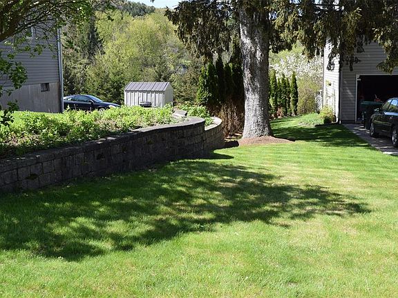 3rd image of 1140 Glenwood Rd