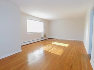 1519 Howard St #3H, Evanston, IL 60202