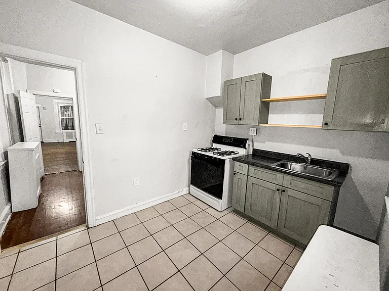 253 W Rockland St #1 — Photo 4