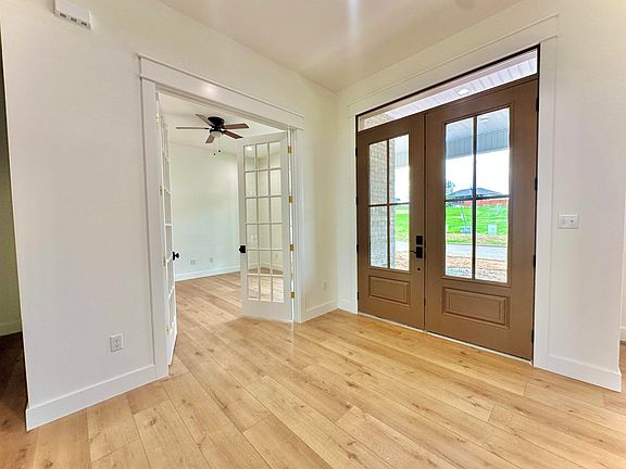 5th image of 370 Splendor View Dr