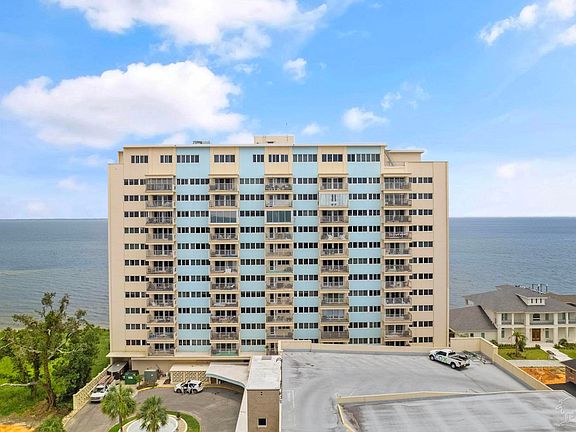 3rd image of 825 Bayshore Dr APT 201