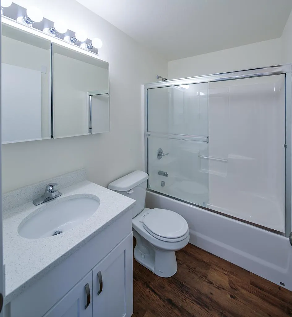 3 bed, 836 sqft, $2,525 — Photo 2