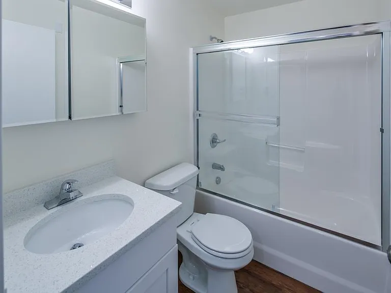 518 32nd St #102 — Photo 2
