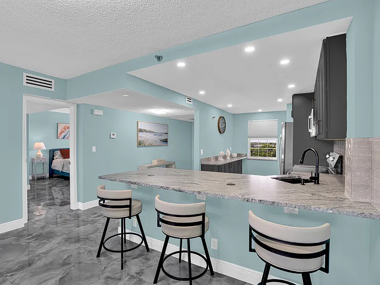 4015 W Palm Aire Dr #704 — Photo 9