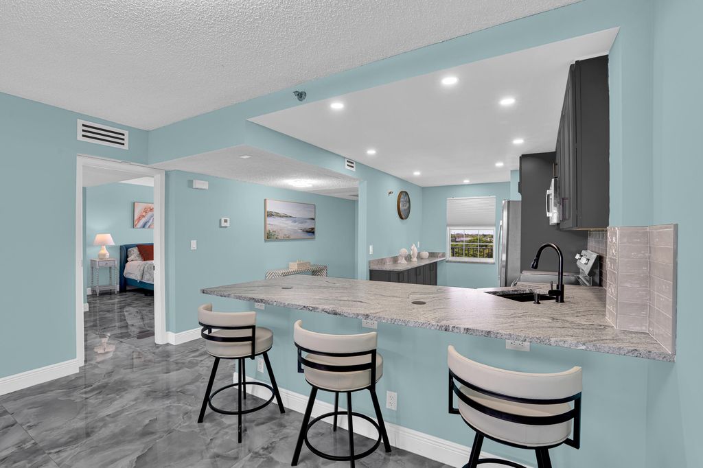 4015 W Palm Aire Dr APT 704, photo 9