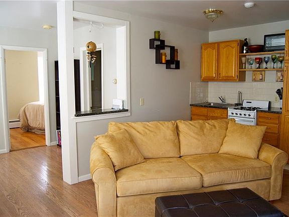 2nd image of 24 King St APT 4