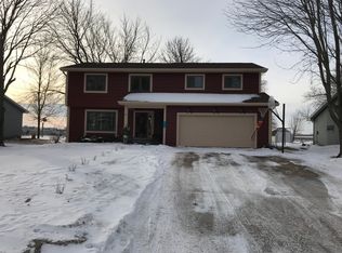 166 10th St SE, Wells, MN 56097