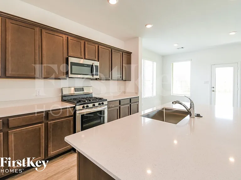 707 Willow Harbor Ln — Photo 6