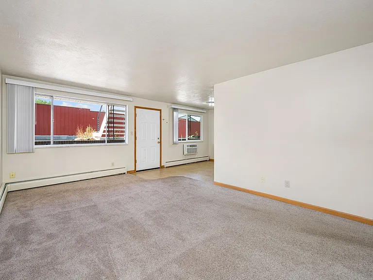 2523 N Garfield Ave — Photo 3