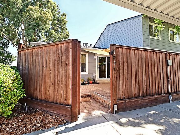 5th image of 1031 Spring Valley Cmn