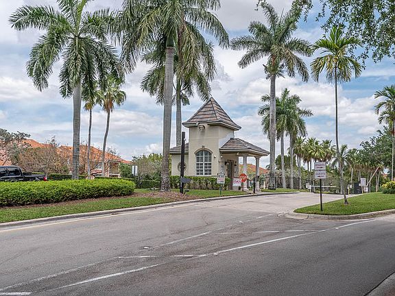 3rd image of 6185 Savannah Way