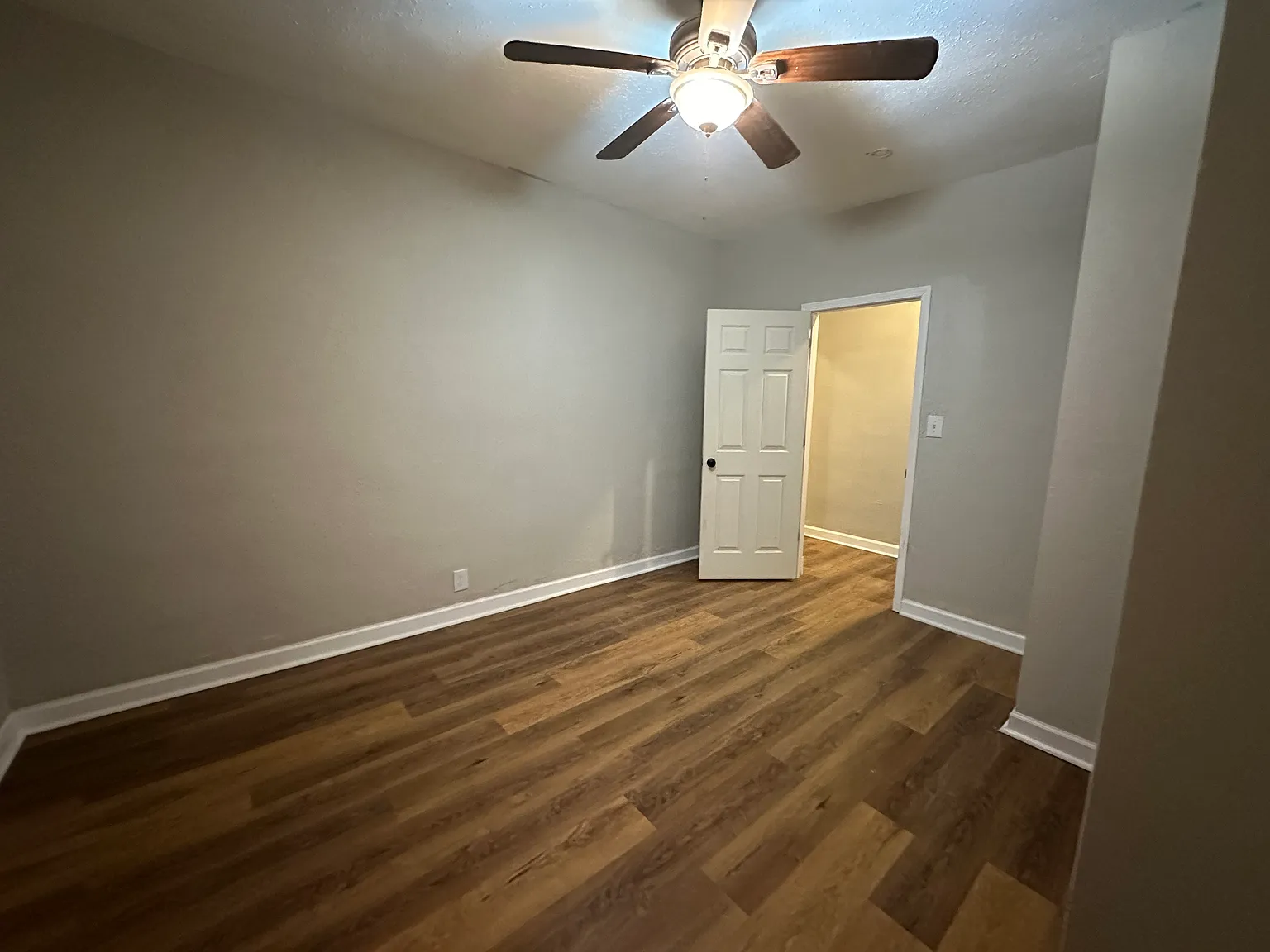 4 bed, 2200 sqft, $2,000 — Photo 2