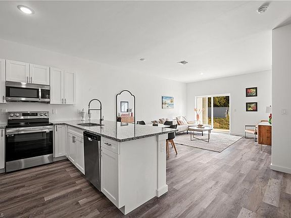 4th image of 4509-4511 27th ST SW
