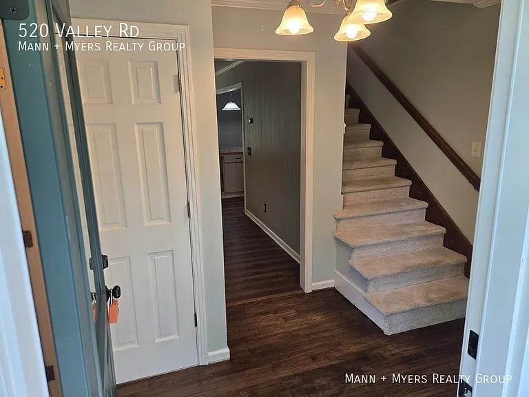 520 Valley Rd — Photo 4