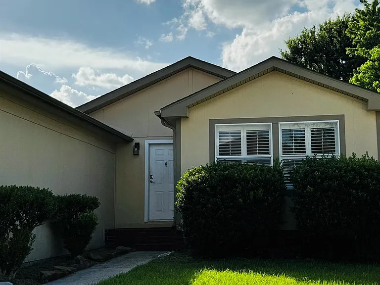 10118 Berrypatch Ln — Photo 1