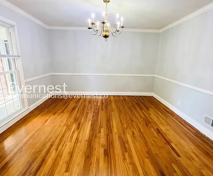 570 Hawkins Dr — Photo 11