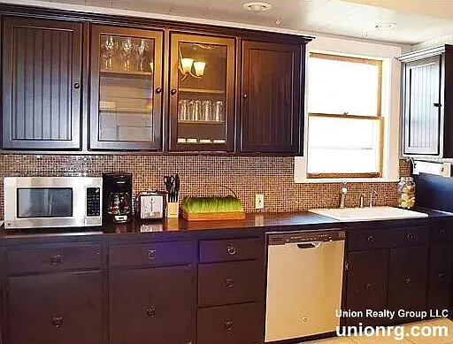 3 bed, 1400 sqft, $3,200 — Photo 2