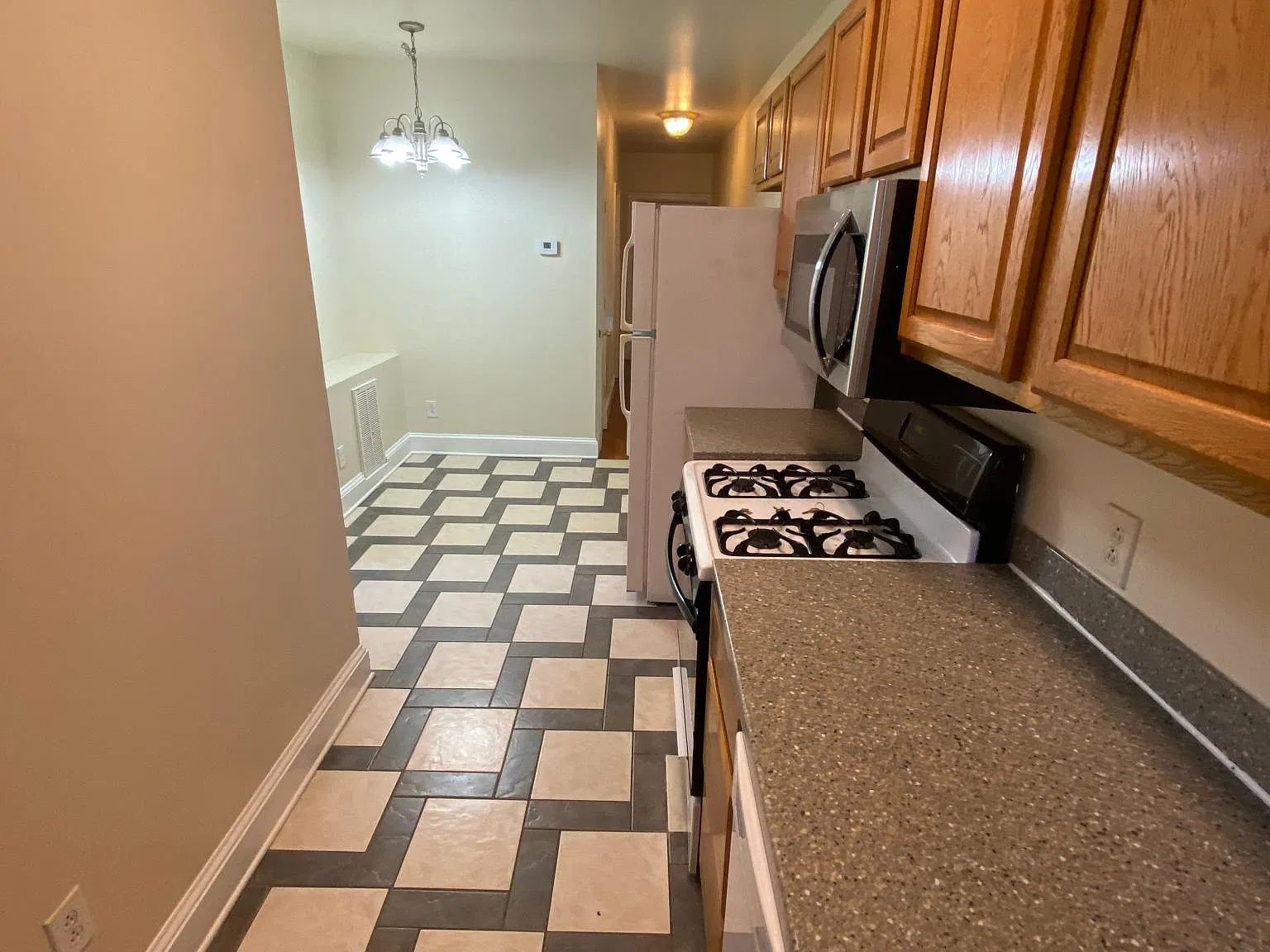 2 bed, 980 sqft, $1,895 — Photo 3