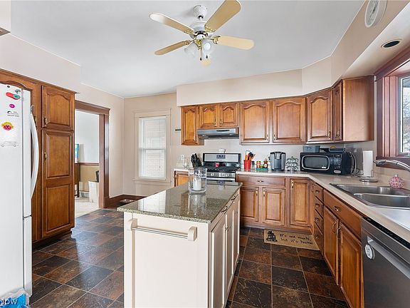 5th image of 442 Fairmount Ave NE