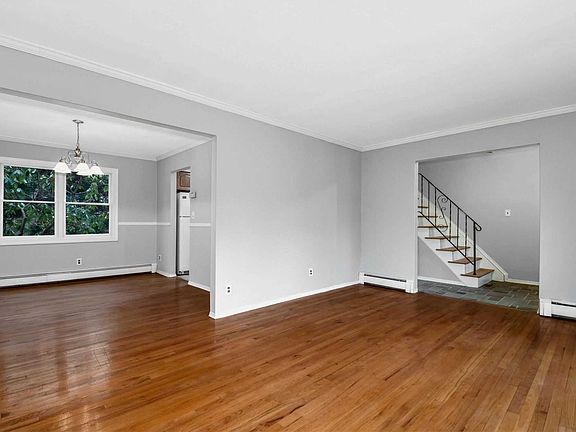 5th image of 40 Woodycrest Dr