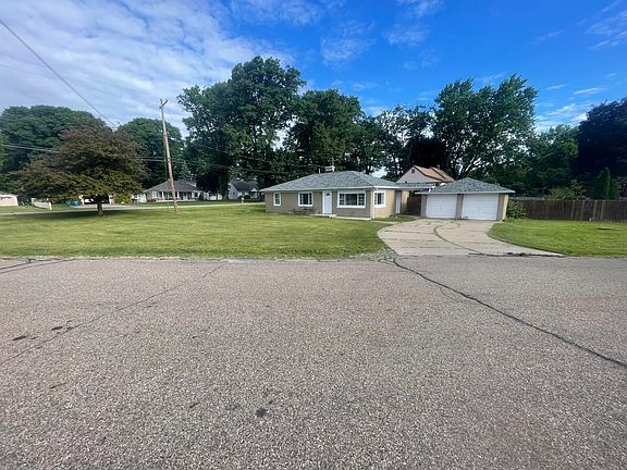 3rd image of 276 Lakeshore Dr