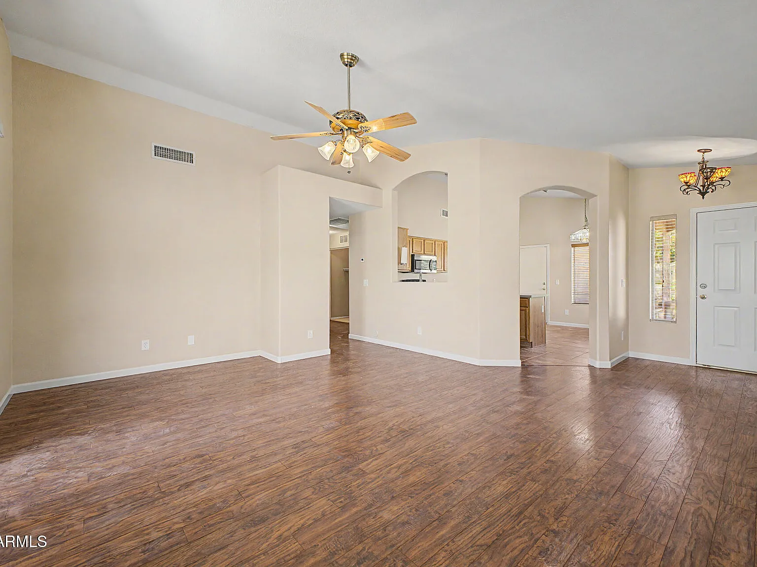 3 bed, 2.0 bath, 1358 sqft, $2,100 — Photo 4