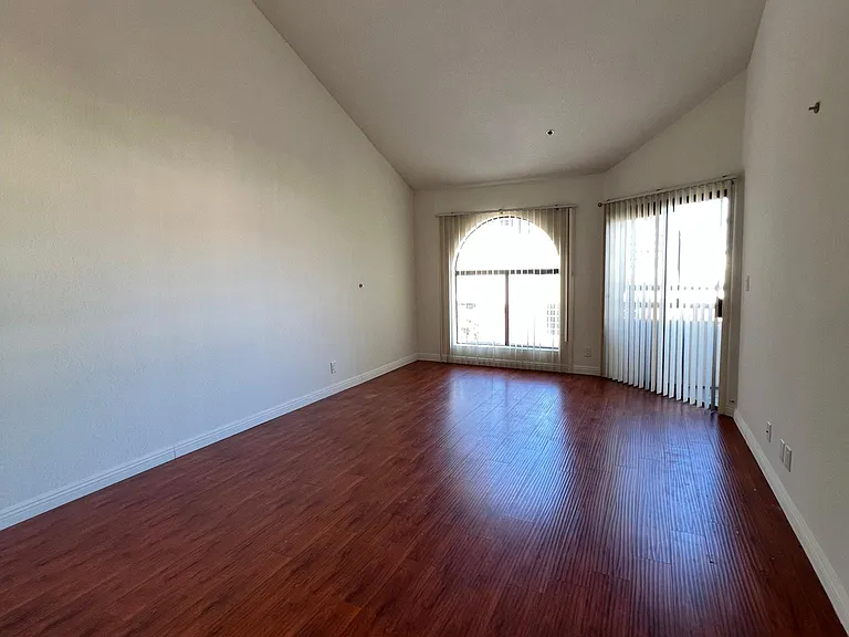 10916 Ashton Ave #402 — Photo 4