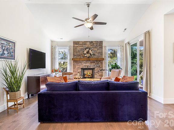 2nd image of 376 Windy Acres Knoll Dr