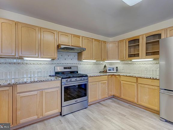3rd image of 42 Deerfield Ln