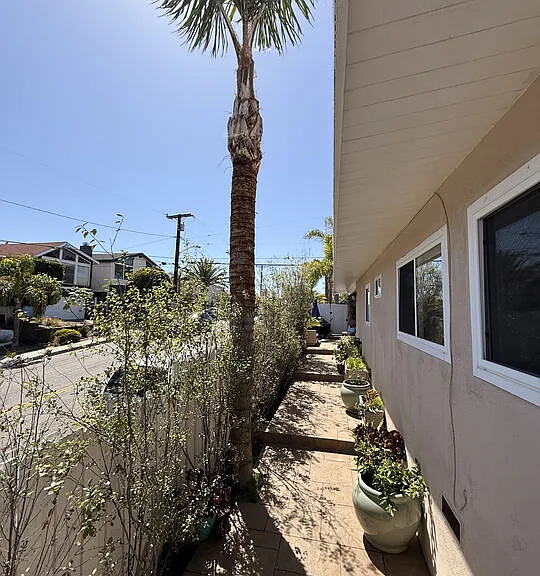 200 Larsson St — Photo 3