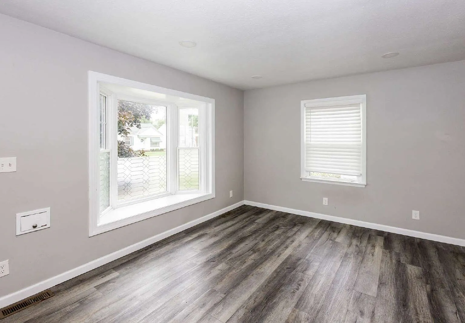 3 bed, 2.0 bath, 1149 sqft, $2,200 — Photo 3
